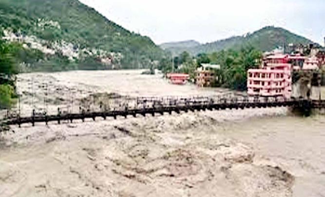 मॉनसून का प्रलय, हिमाचल में 5 जगह बादल फटे, 300 से ज्यादा सड़कें बंद, सेना राहत कार्य में जुटी 4 1755155549 Untitled 1 copy